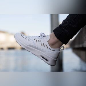 Nike womens 10 white air max Thea Joli laser cut sneaker shoes EUC